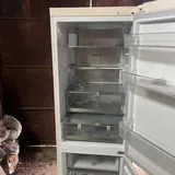 Белый новый холодильник, черный б/у холодильник 4