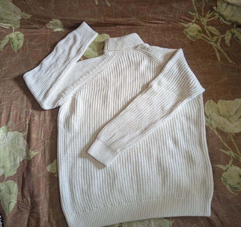 Хлопковый свитер Zara, майка Massimo Dutti