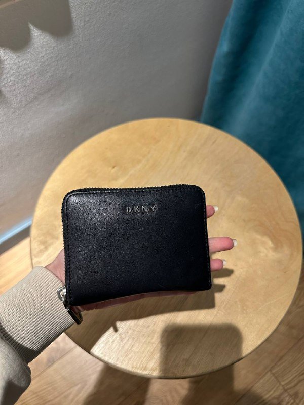 Кожаный кошелек DKNY