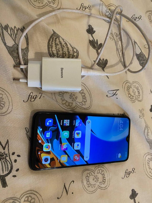 Redmi 9T с зарядным устройством Baseus 2