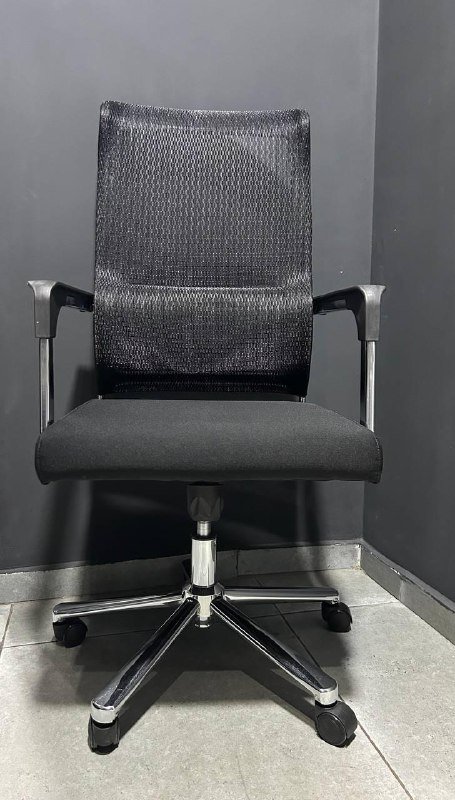 Офисное кресло, рабочий стол 3