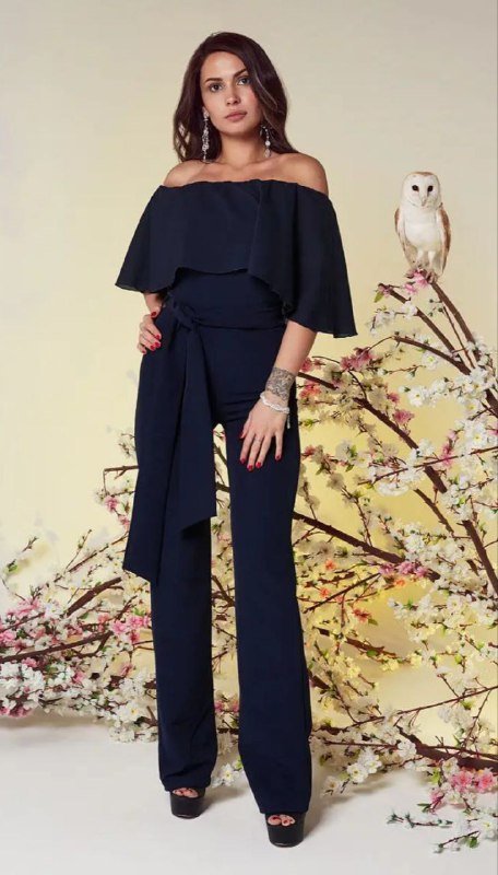 чёрное платье из кожзама, комбинезон тёмно-синий, лёгкое чёрное платье, кошачья паста, нишевые духи 4