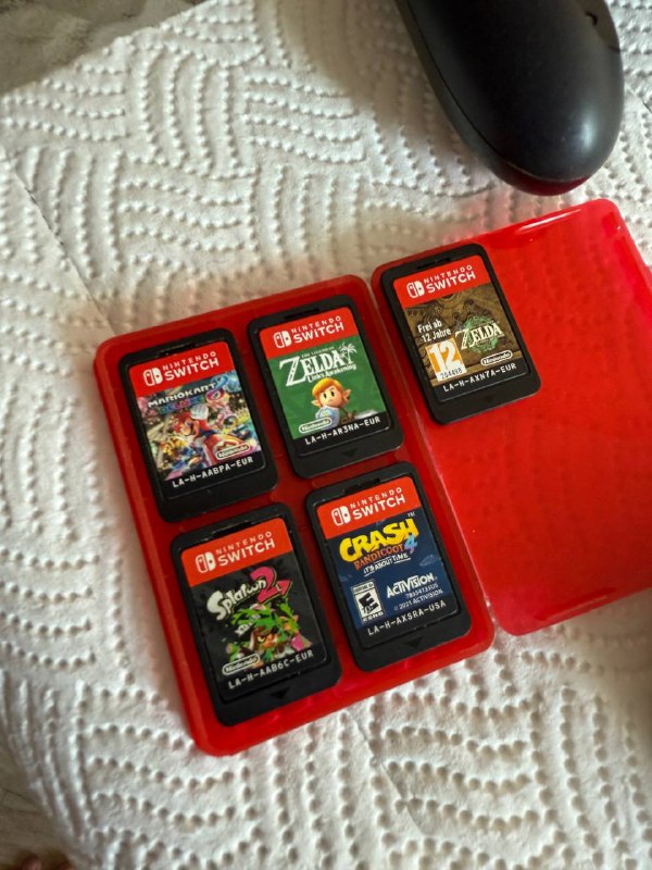 Nintendo Switch Oled с играми Mario Kart, Zelda, Splatoon, Crash Bandicoot 4