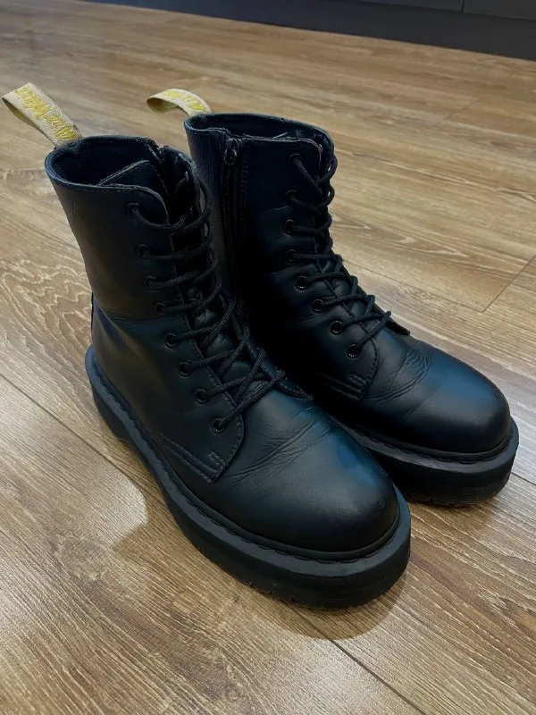 Dr. Martens Vegan Jadon II Mono 1