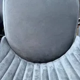 Серый велюровый стул 3