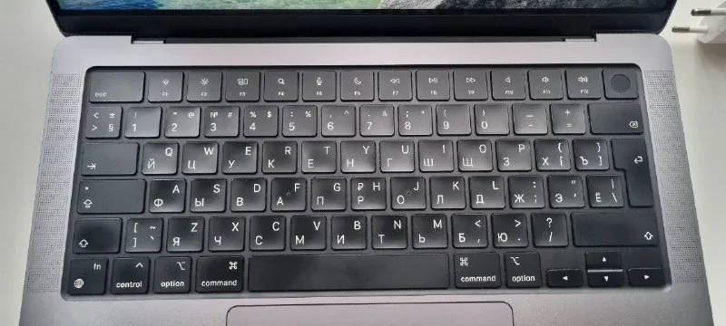 MacBook Pro 14" (2021) 3