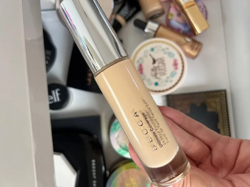 Тональная основа Becca Ultimate Coverage 24 Hour 1