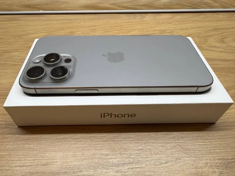 iPhone 15 Pro Max 256 GB 1