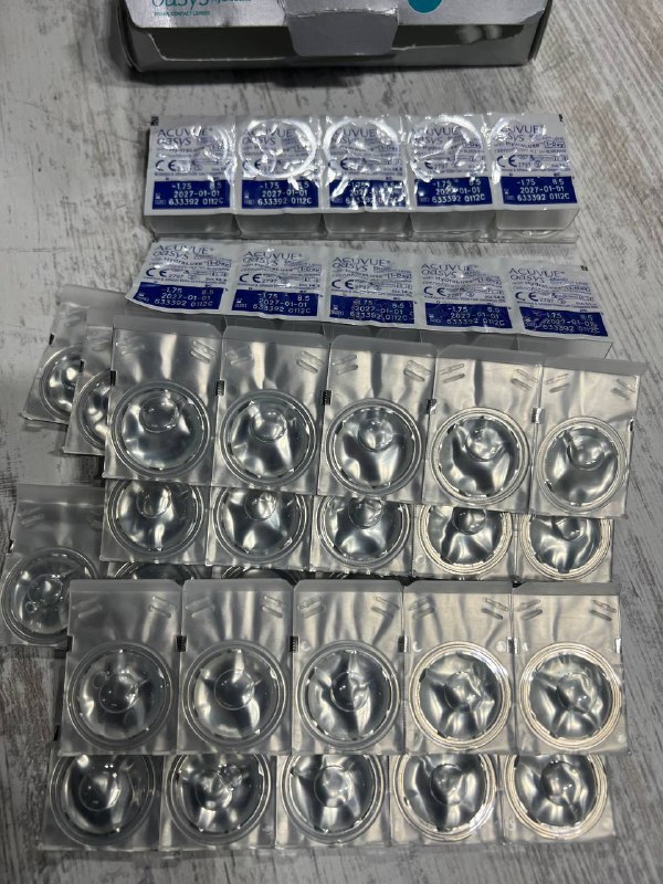 Линзы Acuvue Oasys -1.75 и -1.5 около 20шт 2