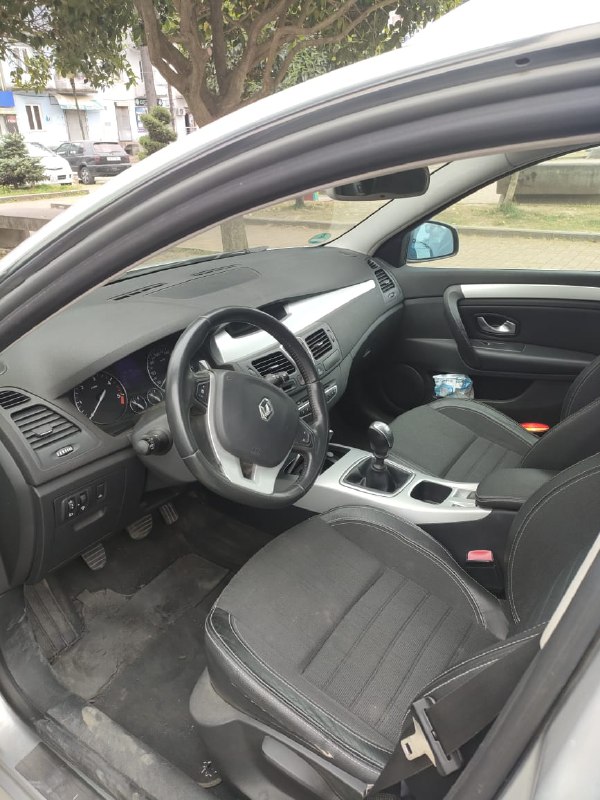 Renault Laguna 2.0 дизель, 2008, универсал 8