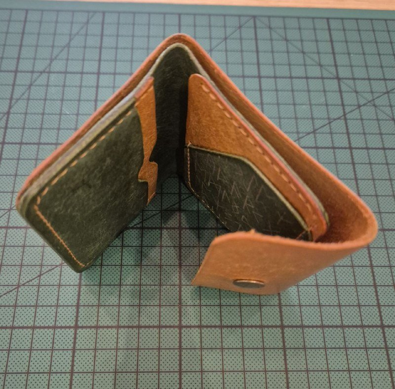 Кошелек кожаный двухцветный с принтом