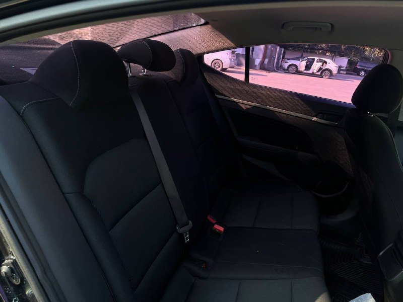 Hyundai Elantra SEL 2018 5