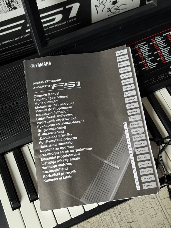 Продаю синтезатор Yamaha PSR-F52 6