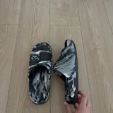Кроссовки Nike, шлепки Nike, лоферы Zara, шорты Bershka 3