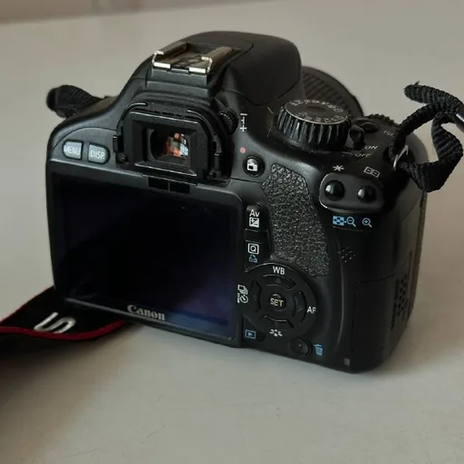 Canon EOS Rebel T2i, объектив, зарядка, аккумулятор, карта памяти, сумка