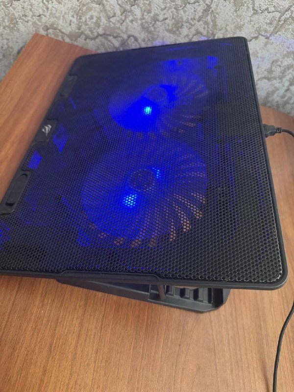 Охлаждающая подставка под ноутбук