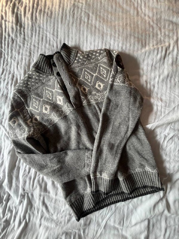 Тайтсы Nike, свитер Napapijri, кардиган Zara, свитер Arket, рубашки Ralph Lauren, свитер Zara, футболка Adidas, брюки H&M, пуховик Ellesse, майки HUGO 2