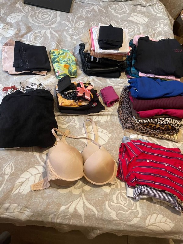 Кросовки, купальник, пуховик, гирлянды 4