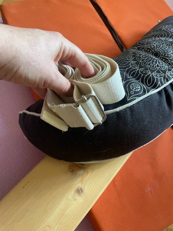 Стул, подставка, подушка, ремень и кирпичи для йоги 5