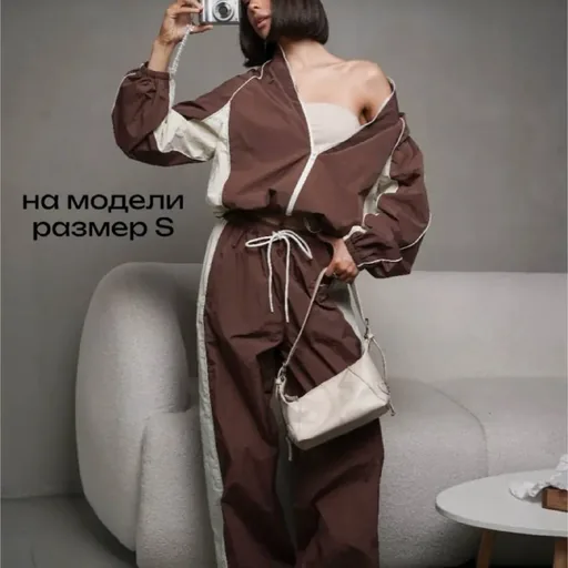 Женский спортивный костюм