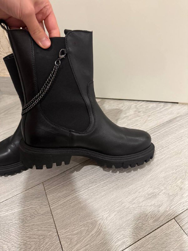 Ботинки осенние кожаные 39 размер