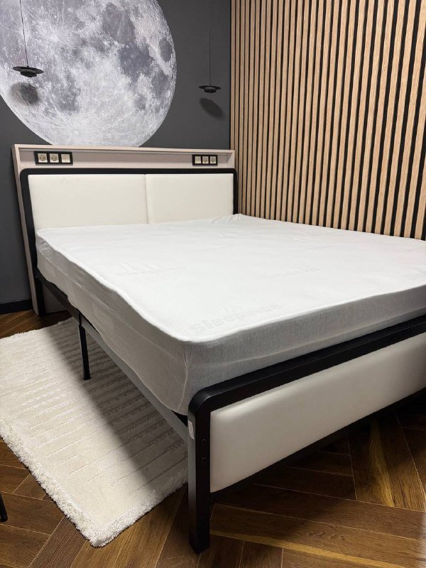 Кровать с матрасом, стол IKEA, стул 3