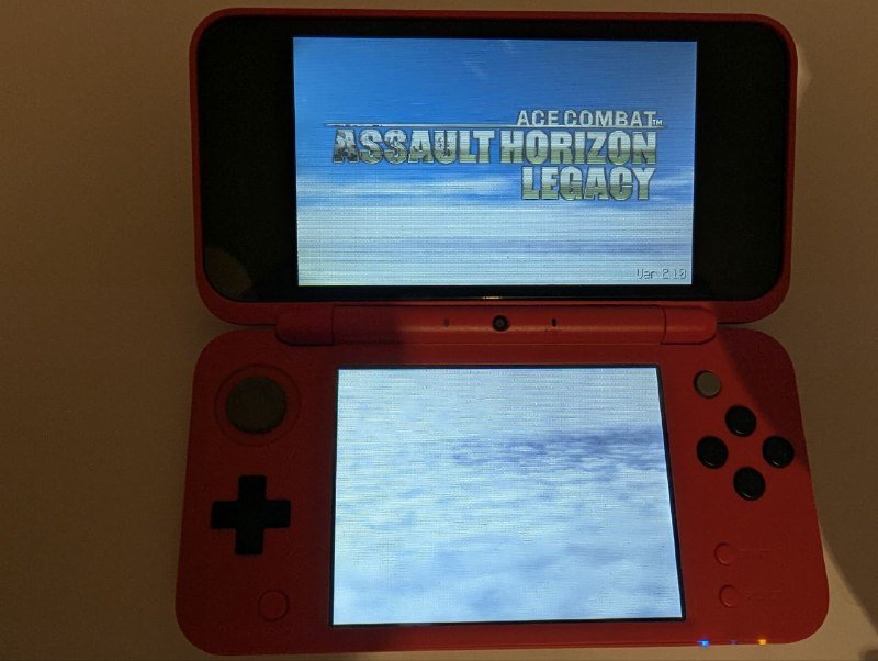 Nintendo New 2DS XL PokeBall Edition, 64GB Micro SD карта, зарядка, стик 6