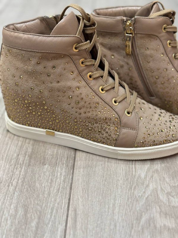 Куртка Гэсс, Ботинки бежевые со стразами, Черные кожаные ботинки 6