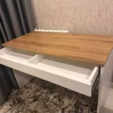 Стол с выдвижными ящиками 2