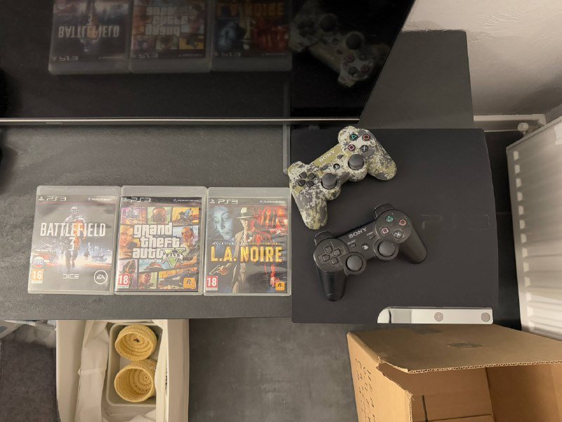 PlayStation 3 Slim Edition с джойстиками и играми 5