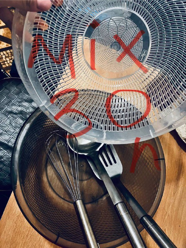 Сковородка, казан с крышкой, посуда салатница и тарелки 2