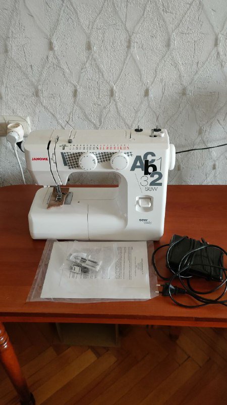 Швейная машина Janome