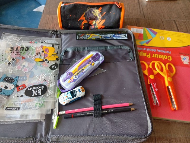 Обложки на тетради, циркуль, папка, цветная бумага, фигурные ножницы