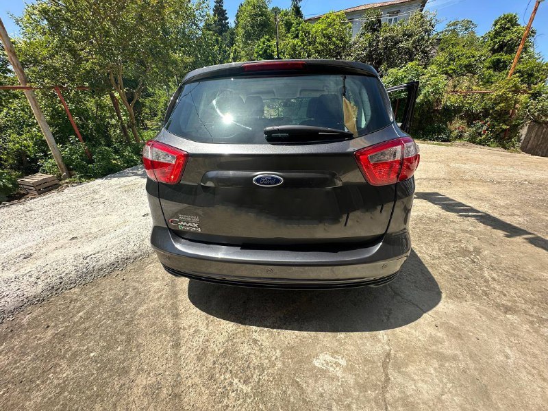 Ford C-Max гибрид 2016 года 2