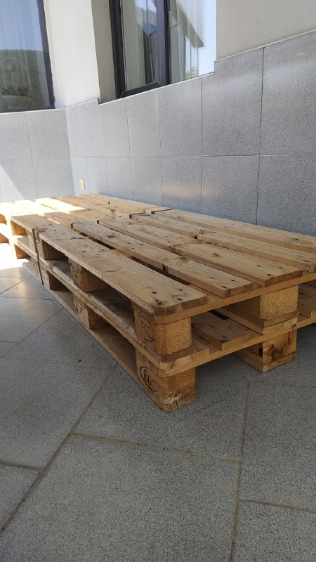 Светильник Jysk, письменный стол, палеты, поролон, диван, кухонный стол, газовая плита, раковина 3