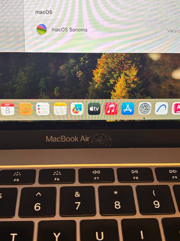 MacBook Air 2018 i5 8/128GB с треснутой рамкой 3