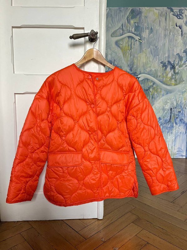 Оранжевая женская куртка