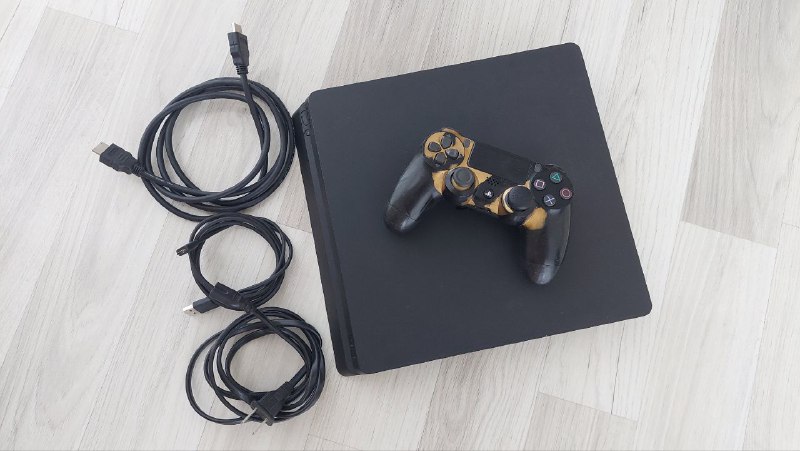 PS4 slim 1TB