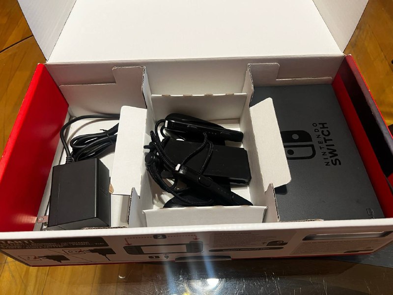 Прошитый Nintendo Switch с комплектом и картой памяти