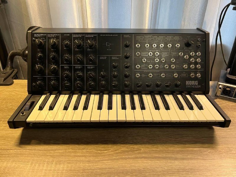 Korg MS-20 синтезатор с патчами и адаптером 4
