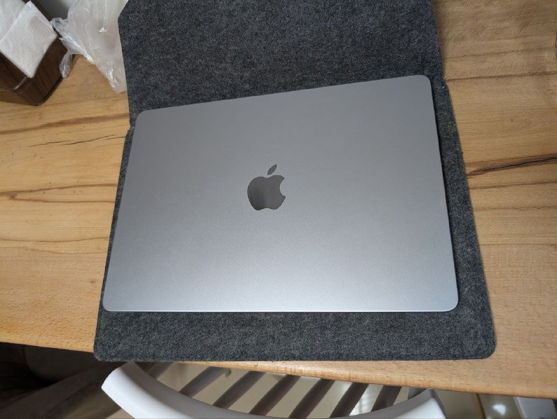 MacBook Air M2 16GB RAM 512GB SSD space grey