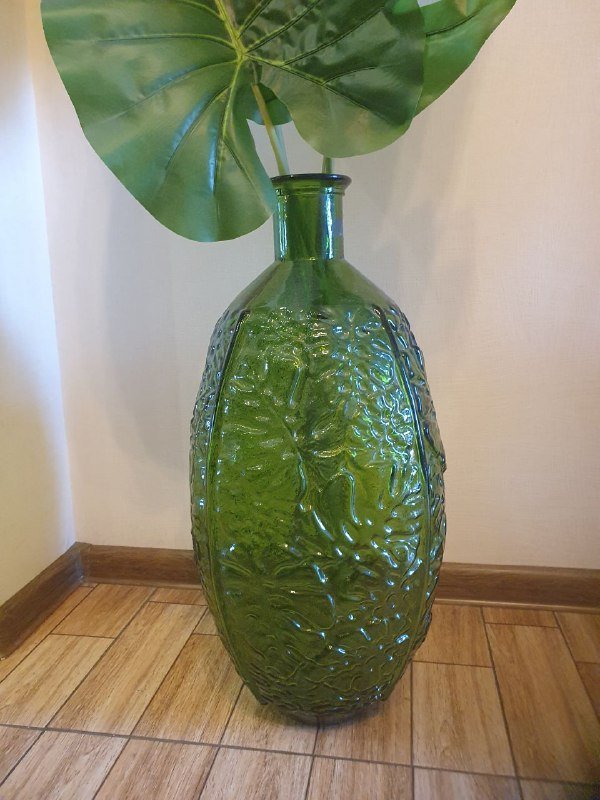 Напольные вазы из стекла и керамики