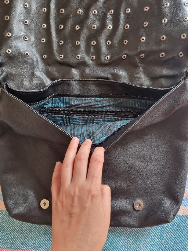 Чёрная сумка, солнцезащитные очки, чокер, ремень 2