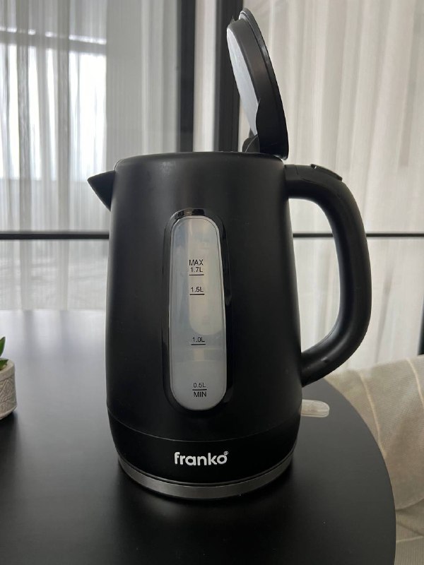 Чайник Franko черный 1.7л