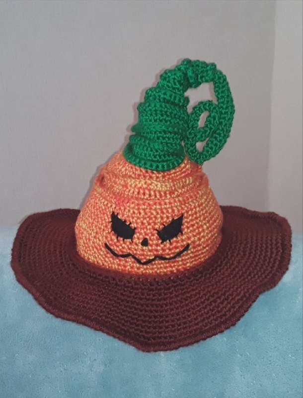 Вязаные шляпы и капюшон ручной работы