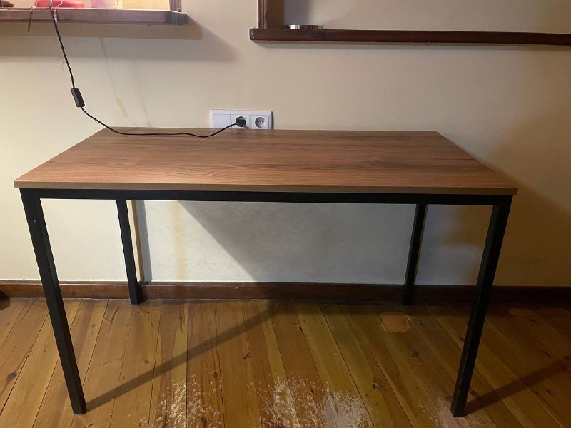 обогреватель, деревянный стол 2