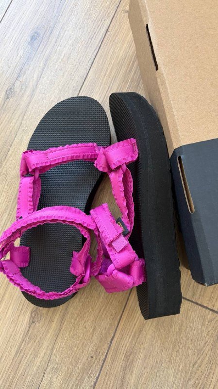 сандалии Teva, платье ASOS Edition 4