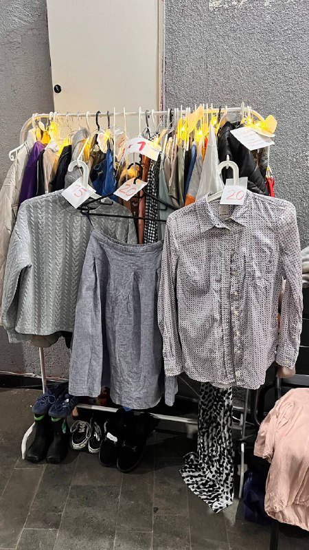 Рубашка GAP, юбка лен Uniqlo, свитшот Colin’s