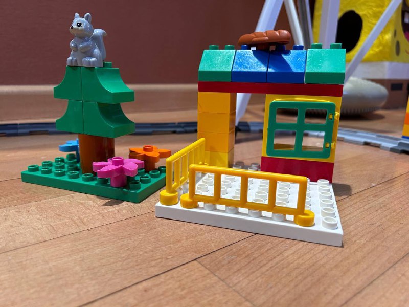 Lego Duplo Train Set with Battery Locomotive 6
