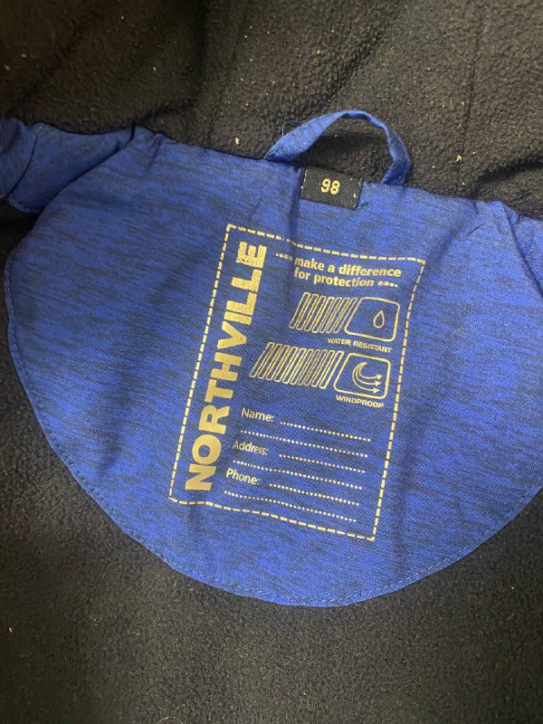 Зимняя куртка на мальчика 98 размер, два шарфа и шапки 2